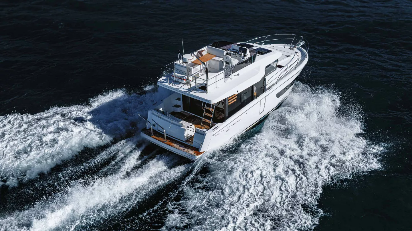 swift-trawler-37-fly-exterieur-3.jpg